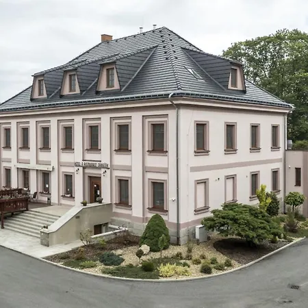 Hotel Zámeček 3*